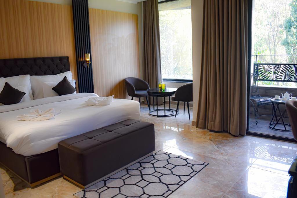 Alpine Hotel And Villas Дхарамсала Екстериор снимка