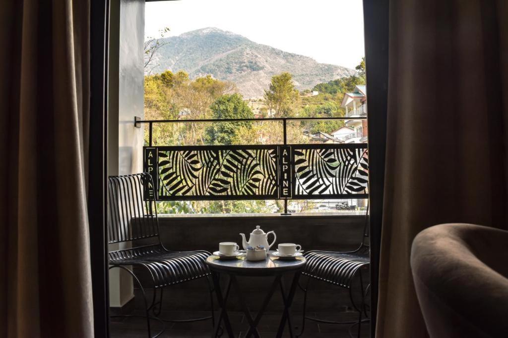 Alpine Hotel And Villas Дхарамсала Екстериор снимка