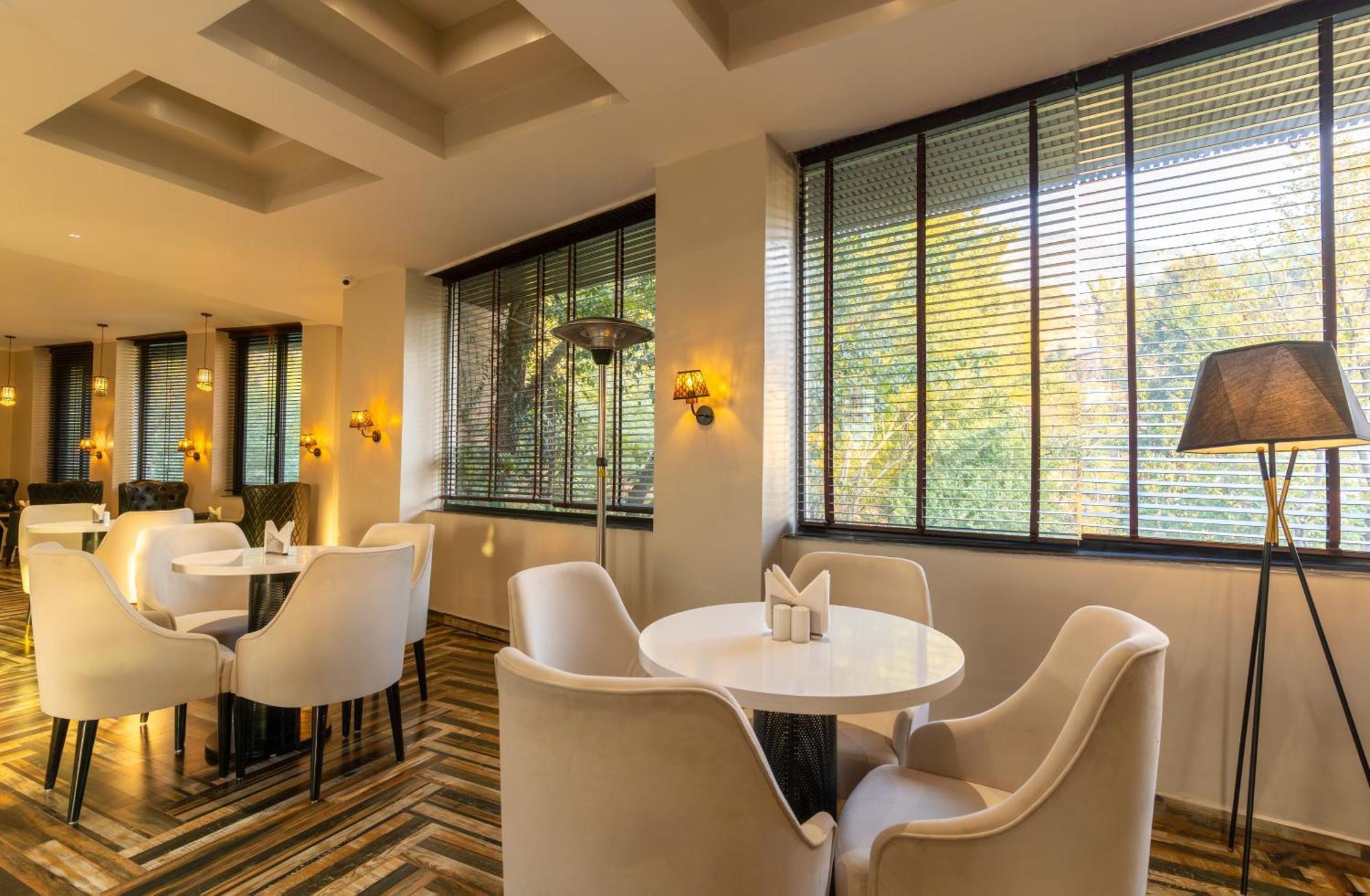 Alpine Hotel And Villas Дхарамсала Екстериор снимка